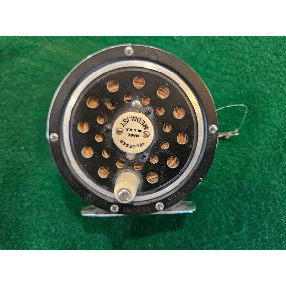 Vintage PFLUEGER MEDALIST Fly Fishing Reel 1494 with original box - Picture 1 of 7